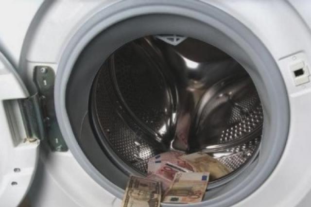 Kā apturēt veļas mašīnu mazgāšanas laikā